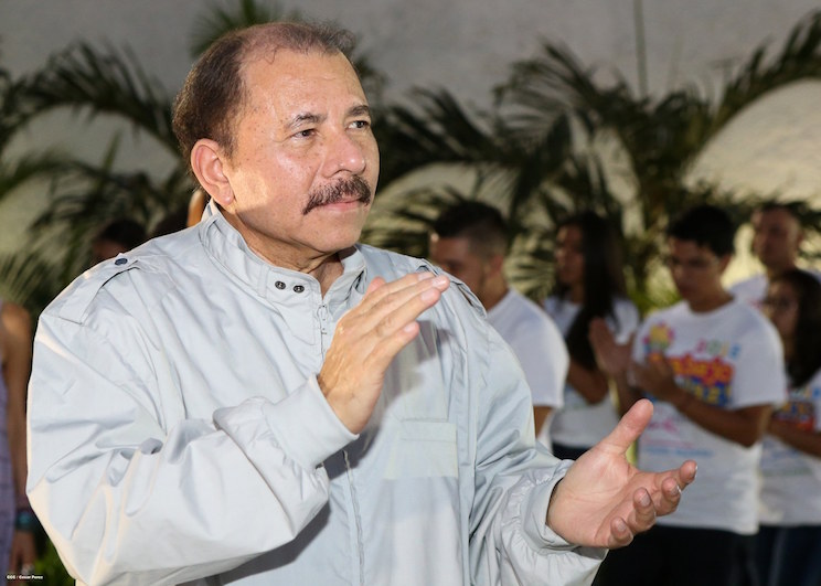 Daniel y Rosario rinden homenaje al Comandante Tom&aacute;s Borge